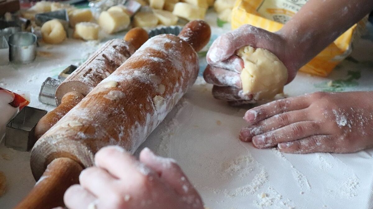 Ręce, ciasto, Wałek do ciasta