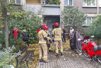 Wrocław: Mnóstwo służb i zablokowana ulica w centrum. Strażacy zostali wezwani do pożaru mieszkania