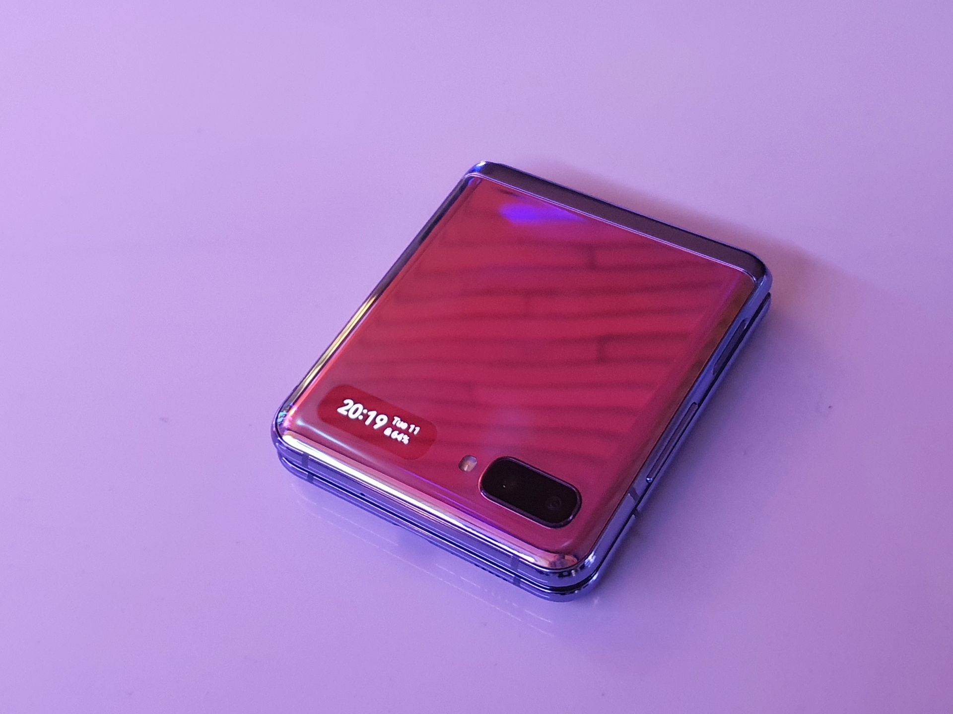 Samsung Galaxy Z Flip udaje zwykły smartfon skuteczniej niż Motorola razr. Tak, to ogromna zaleta 6