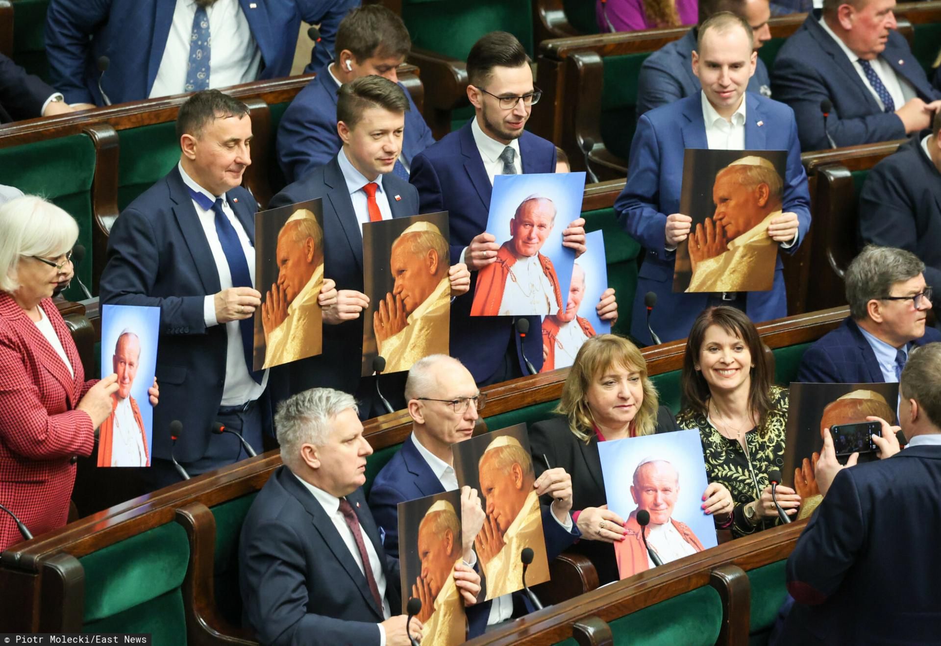 Sejm - posiedzenie w sprawie uchwały w obronie imienia Jana Pawła II 