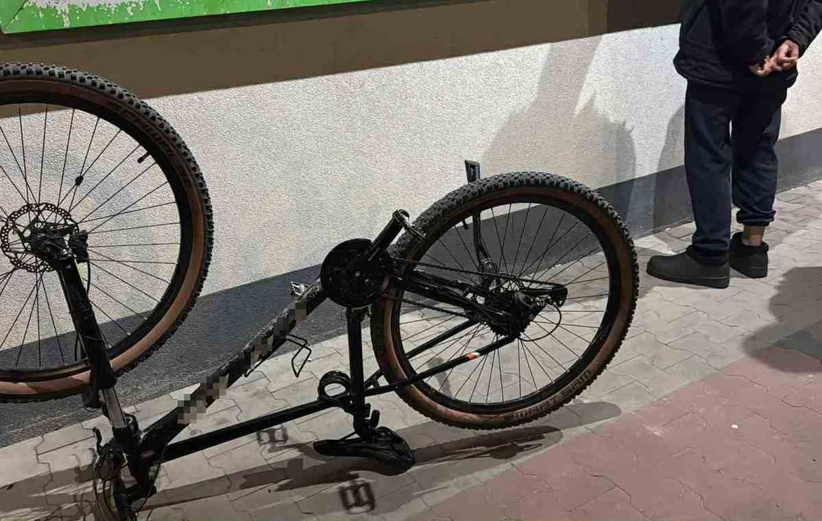 Mełgiew: Policjant ze Świdnika rozpoznał skradziony rower. 22-latek zatrzymany, jednoślad wrócił do właściciela