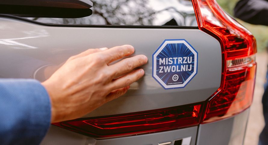 PZU chce poprawić bezpieczeństwo na drogach. Kampania "Mistrzu, zwolnij"