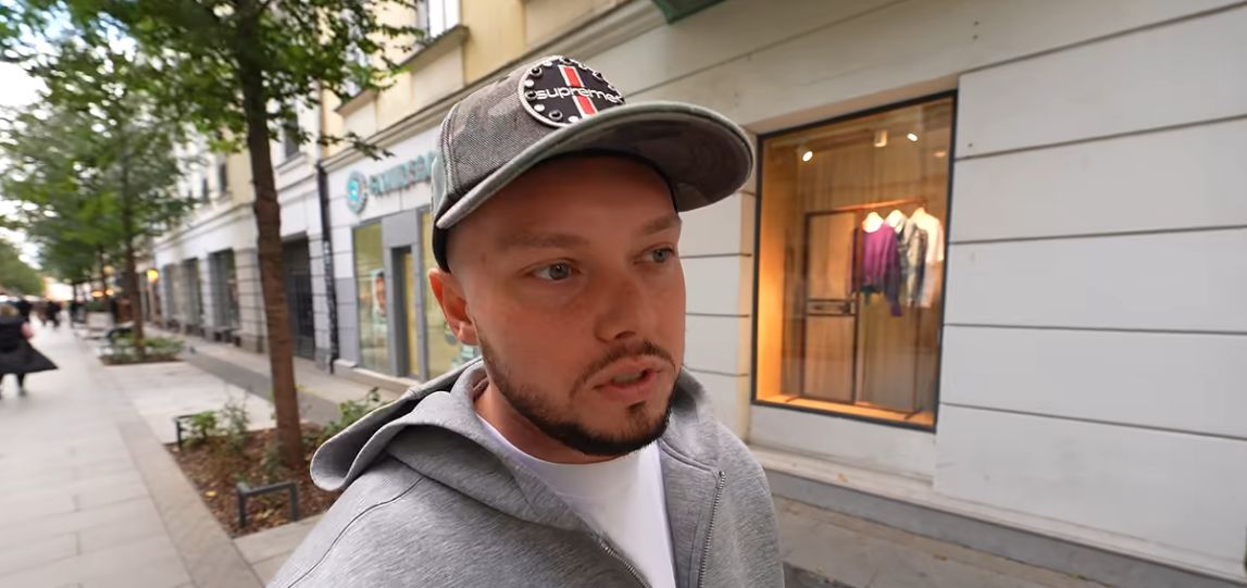 Jakie ma wykształcenie Książulo?