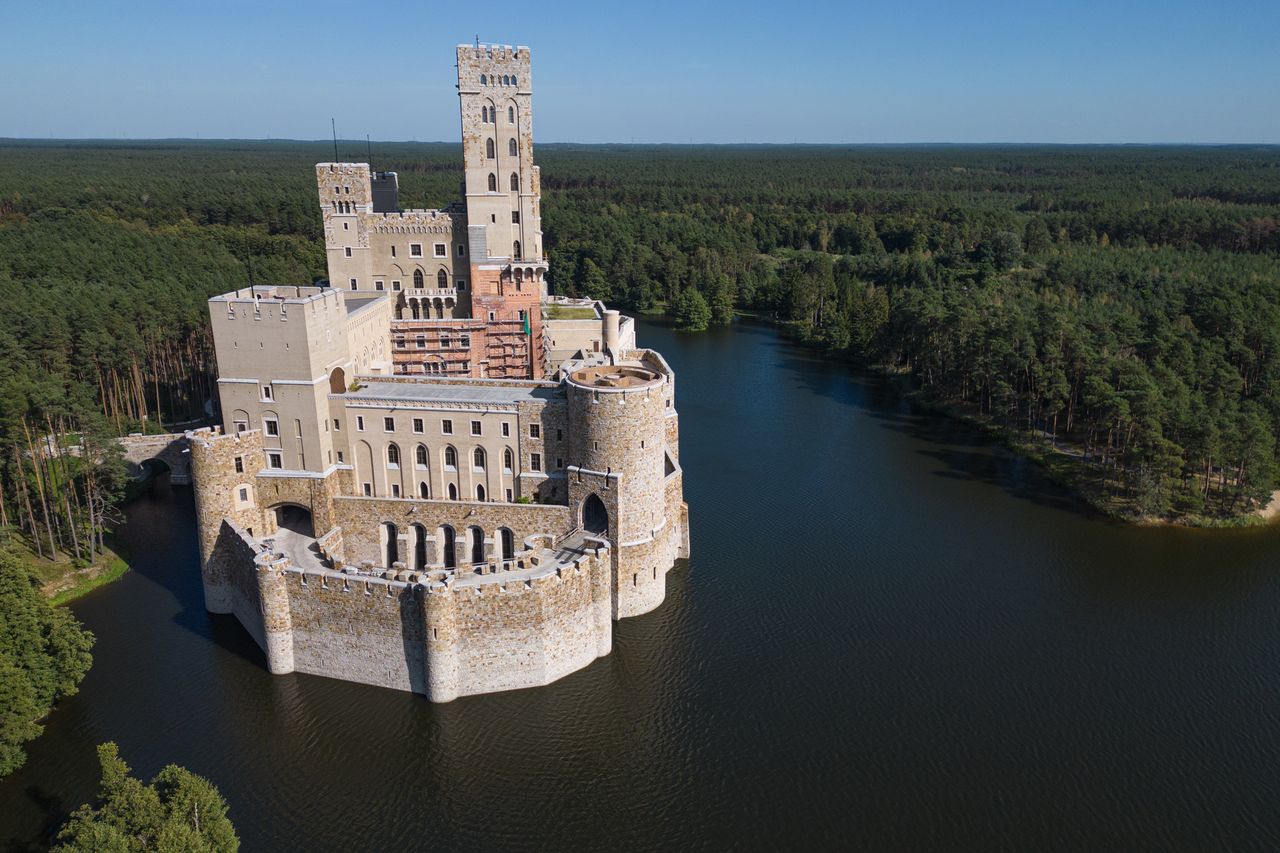 Zamek w Stobnicy. Już przyjeżdżają goście z Bliskiego Wschodu