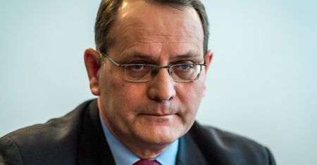Eugeniusz Kłopotek ostrzega swoją żonę. Czego ma unikać jako posłanka?