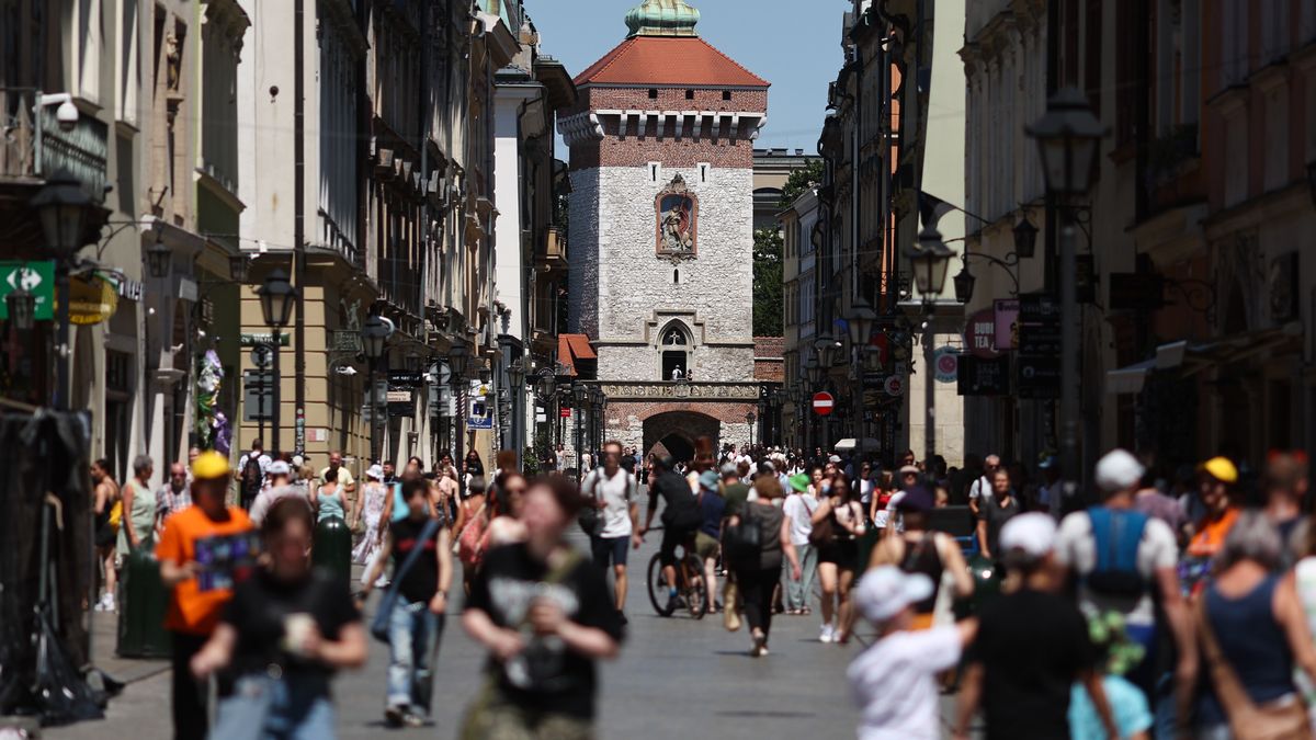 KRAKOW, POLAND - JULY 3: A view of the Florianska street as heatwave hits Krakow, Poland on July 3, 2025. (Photo by Jakub Porzycki/Anadolu via Getty Images)