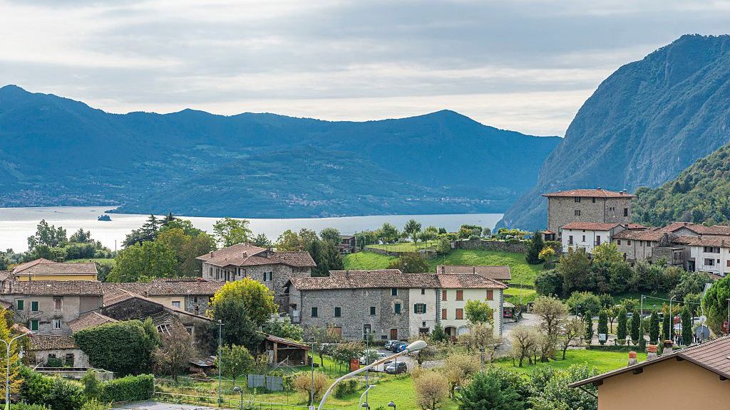 Iseo Lake and Village Partial View
Iseo Lake and Village Partial View. Solto Collina. Italy. (Photo by: Danilo Donadoni/REDA/Universal Images Group via Getty Images)
REDA
houses, iseo lake, lakes, geography, italian, bergamo province, solto collina