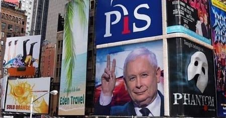 Plakat PiS w centrum Nowego Jorku? "Widok marzenie"