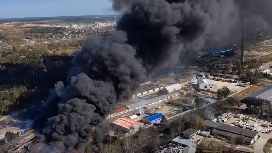 Pożar w Nowinach. Trwa dogaszanie spalonych terenów