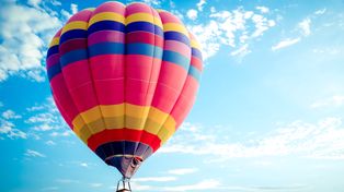 Balony nad Piotrkowem rozpoczęły Fly Fest 2025. W sobotę o świcie wystartowały
