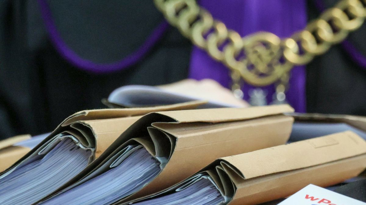 Proces Kuby Wojew�dzkiego i Janusza Palikota
Fot. Wojciech Olkusnik/East News, Warszawa, 18.11.2024.  Sad Rejonowy. Rozprawa w procesie Jakuba Wojewodzkiego, Janusza Palikota oraz Tomasza Czechowskiego, dot. reklamowania alkoholi w mediach spolecznosciowych.
Wojciech Olkusnik