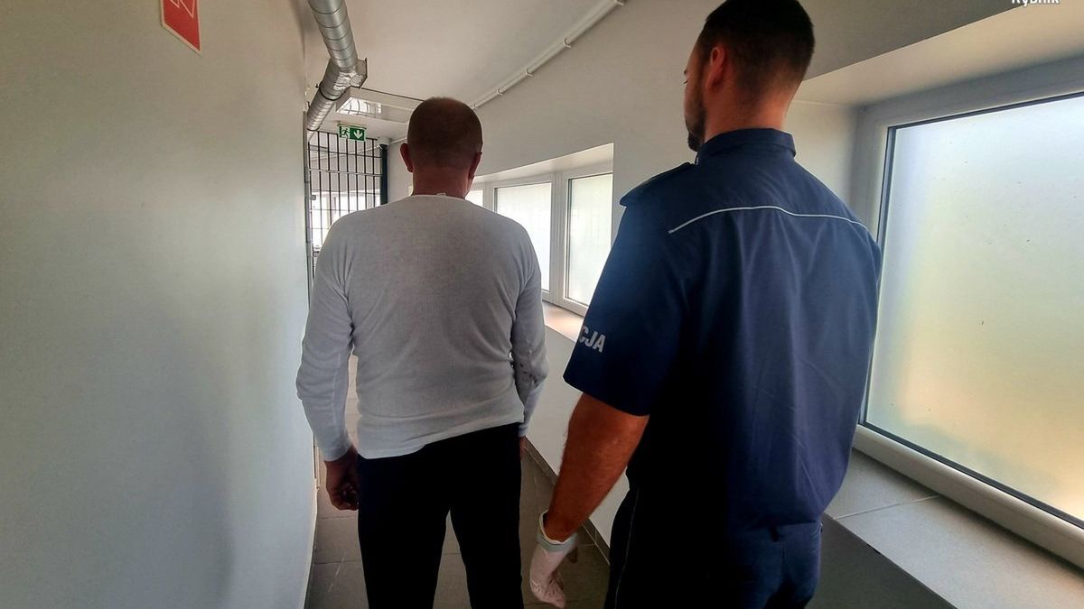 Na numer alarmowy zadzwonił mężczyzna, który powiedział, że chce odebrać sobie życie. Dodał, że ma broń 