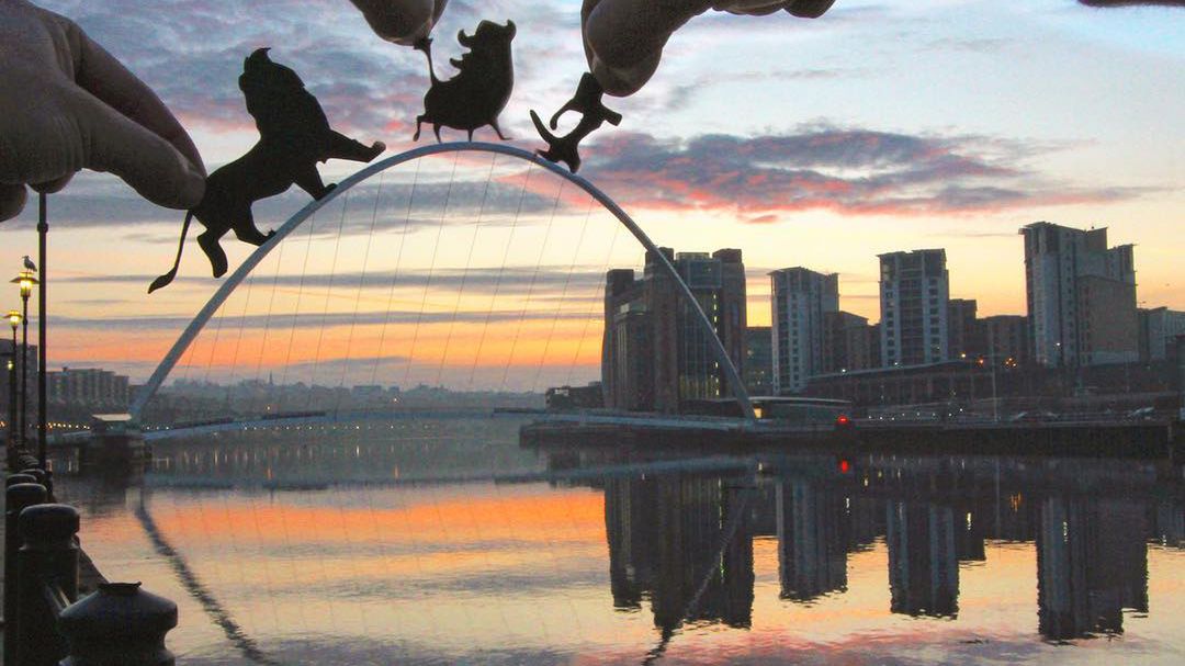 Artysta przekształca znane widoki w scenki z bajek Disneya 1