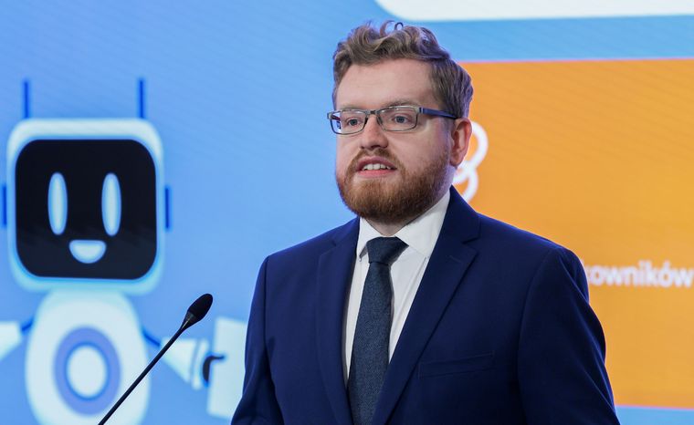 wiadomości,aktualności,WP Wiadomości Ministerstwo czeka na narzędzie z UE. Polityk zapowiedział zmiany