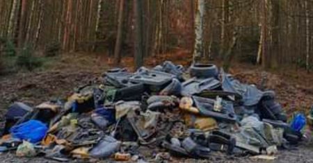 Nadleśnictwo Bolesławiec. Leśniczym ręce opadają. "Kiedy wreszcie ludzie przestaną tak śmiecić?"