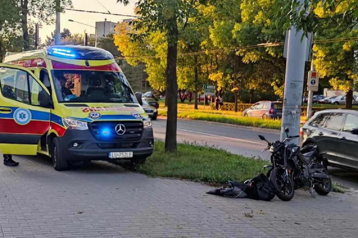 Motocyklistka wjechała w toyotę przed przejściem dla pieszych