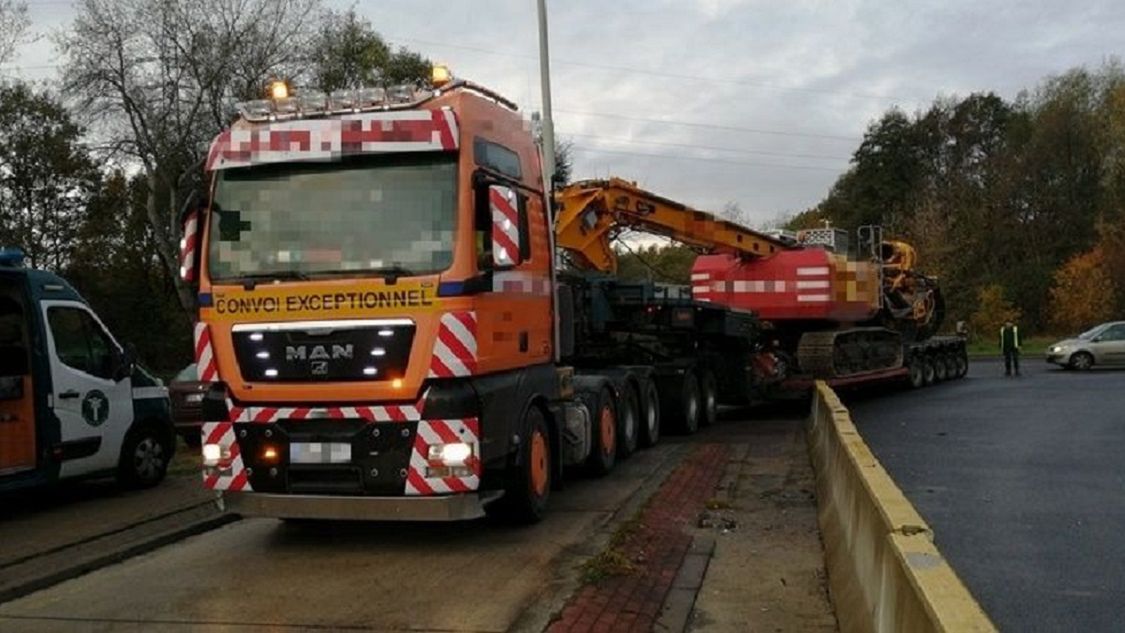 Zestaw okazał się zbyt ciężki, za szeroki i za długi w stosunku do obowiązujących przepisów.