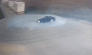 Nie wiedział o monitoringu. Zaczął kręcić "bączki". Stracił prawko. Nagranie