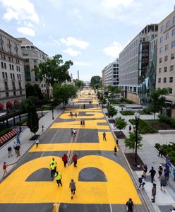 USA. Manifestacje po śmierci George'a Floyd'a. Olbrzymi napis przed Białym Domem