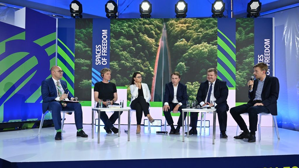 Panel "Dokąd zaprowadzi nas zielona transformacja?" podczas Kongresu 590.