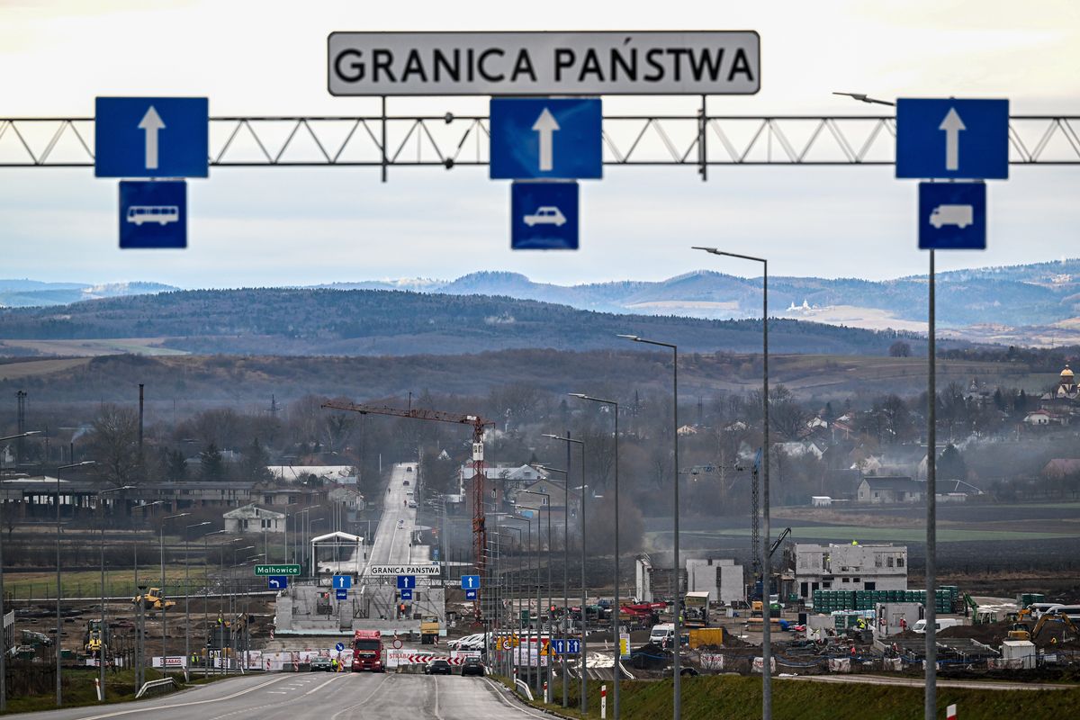  Пункт пропуску “Нижанковичі-Мальховіце” на польсько-українському кордоні (aldg) PAP/Darek Delmanowicz