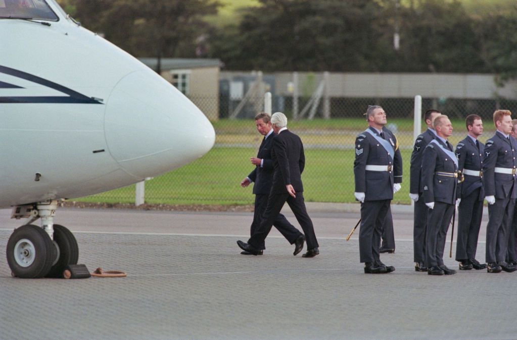 Karol poleciał po ciało Diany. Pilot opowiadał, co się działo na pokładzie