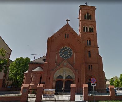 Poznań. Zniszczono baner na bramie kościoła w Poznaniu