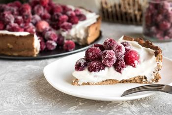 Na sylwestra zrobię tartę bez pieczenia. Najsmaczniejsza część to "strzelająca" dekoracja