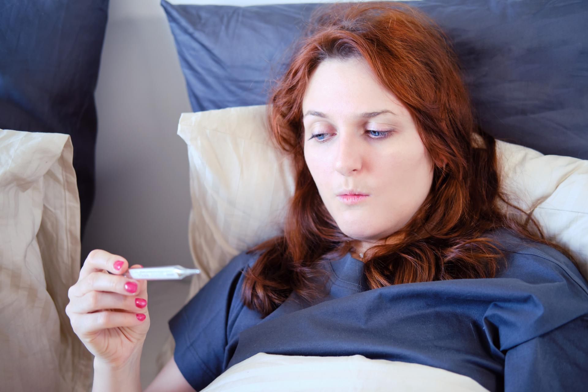 Gorączka jednym z najczęstszych objawów COVID