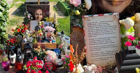 Tak wygląda grób Joanny Kołaczkowskiej w pierwszą rocznicę śmierci artystki. Na mogile pojawił się wzruszający list. "Choć odeszłaś za wcześnie..." (WIDEO)