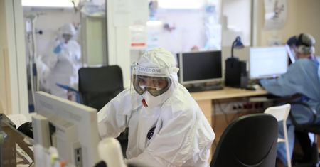 Koronawirus w Warszawie. Spadek zakażeń w kraju. Jak wygląda sytuacja w stolicy? [28.12.2020]