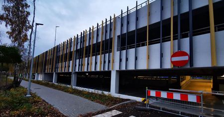 P&R za 32 mln zł stoją puste. "Skandal. Pieniądze wyrzucone w błoto"