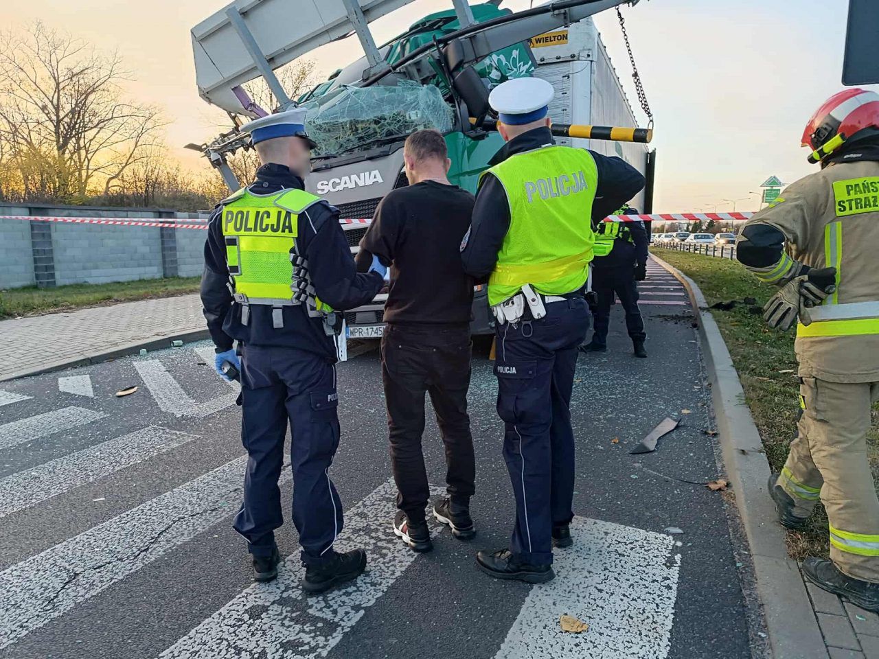 Lublin: Pijany kierowca chciał wjechać ciężarówką do centrum handlowego