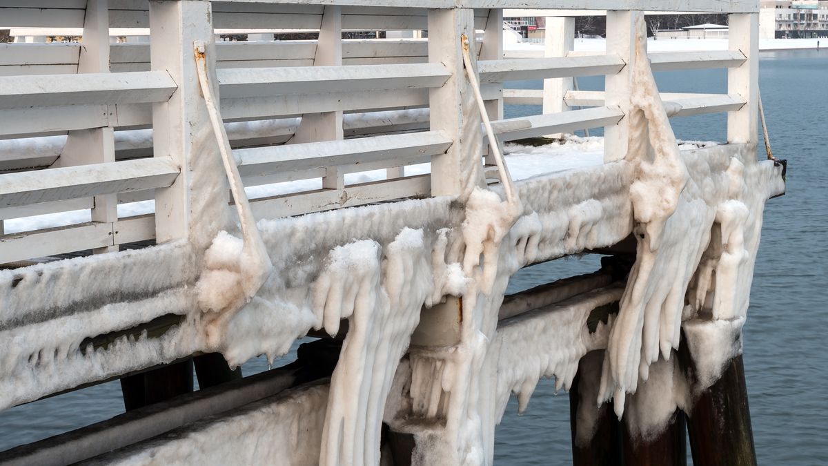 Na pomostach przy gołoledzi nie jest bezpiecznie