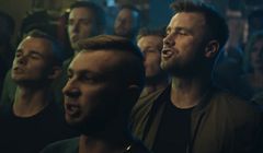 Artur Boruc śpiewa z kibicami romantyczną piosenkę w spocie ForBETu (wideo)