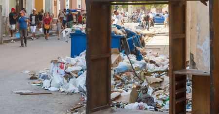 Problem narasta. Rajska wyspa tonie w śmieciach