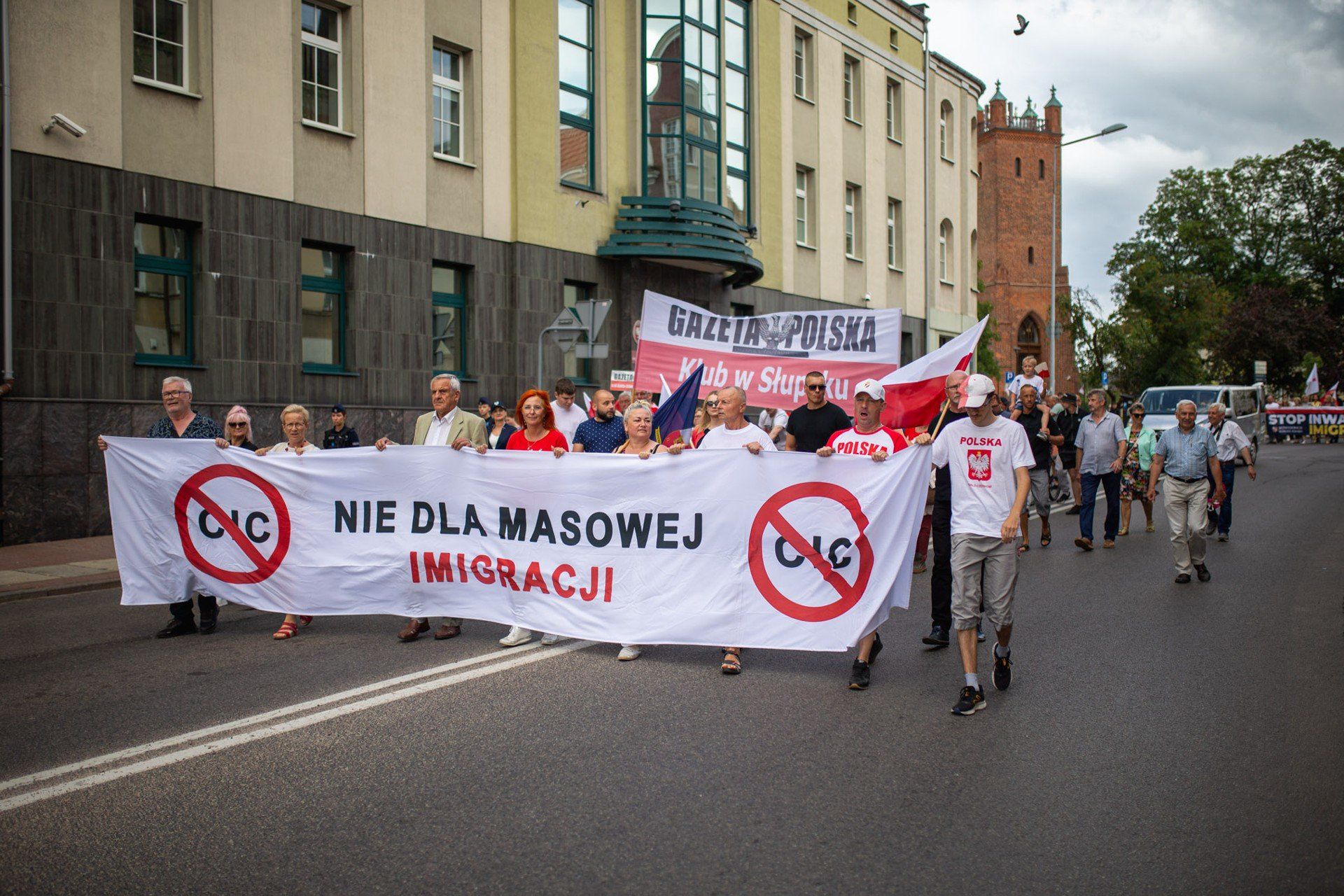 Marsz przeciwko imigrantom w Słupsku.