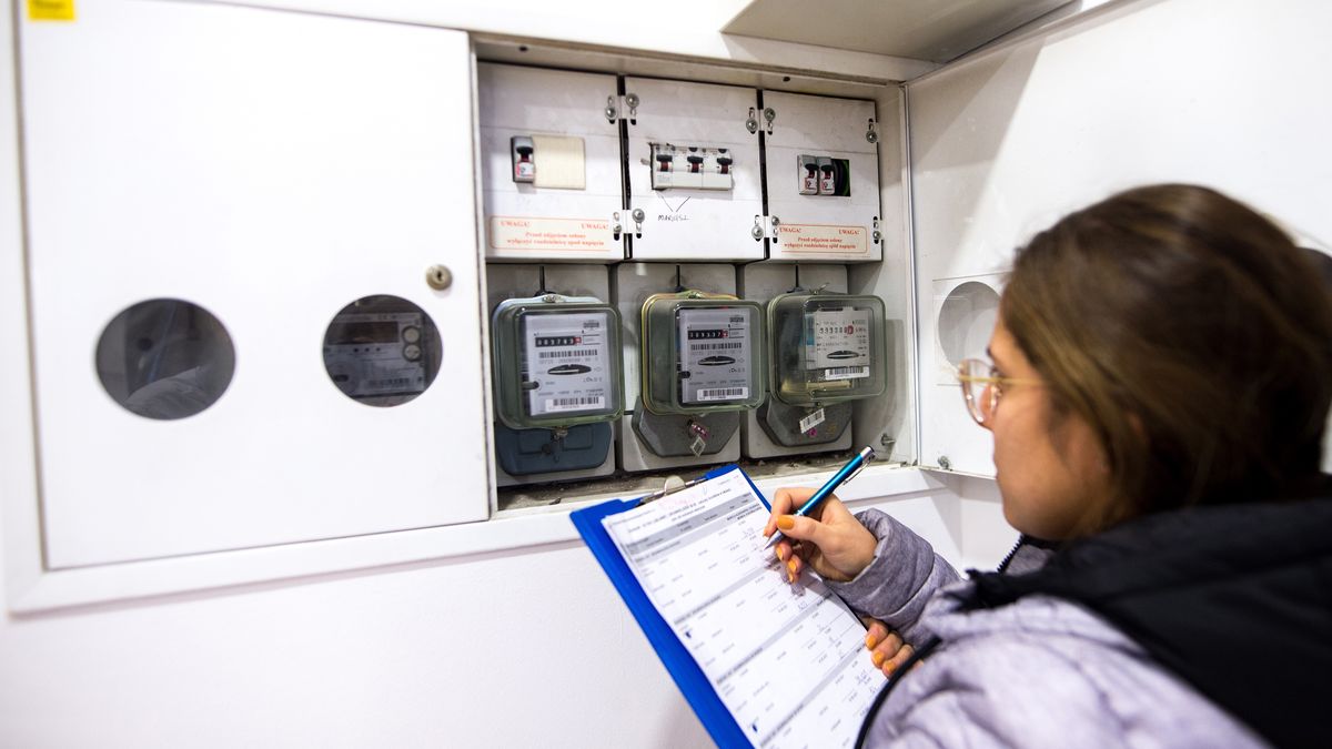 Licznik energii elektrycznej spisywany przez inkasenta - ilustracja
Lubliniec 13.01.2022 r. Licznik energii elektrycznej spisywany przez inkasenta - ilustracja.,Image: 652857059, License: Rights-managed, Restrictions: , Model Release: no, Credit line: Daniel Dmitriew / Forum
Daniel Dmitriew / Forum
ilustracja, ilustracyjne, licznik, liczniki, prad, energia, rejon, energetyczny, plomba, plomby, pradu, pradowy, obnizka, podwyzka, oplaty, inkasent, spisywanie, odczytywanie, podwyzki, energetyka, kilowat, kilowatogodzina, rachunek, rachunki, cena, wzrost, cen, category_code_ilu;, category_code_enr