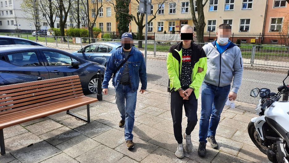 Warszawa. Kradł paczki kurierskie. Został zatrzymany