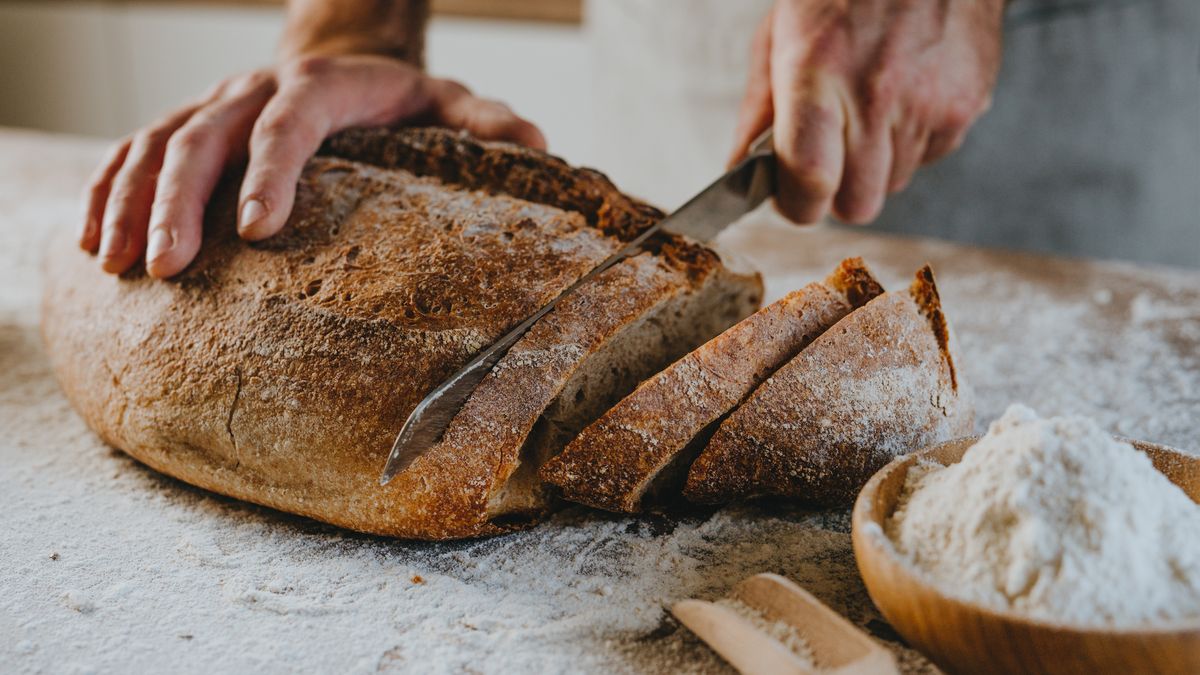 Dobrze przechowywany chleb, znacznie dłużej zachowa świeżość.