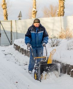 Jak wybrać odśnieżarkę? Ułatw sobie życie i uniknij mandatu