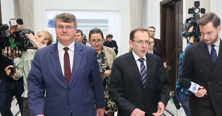 Ministrowie Kamiński i Wąsik skazani. Co dalej? Zaproszenie do więzienia albo łaska prezydenta