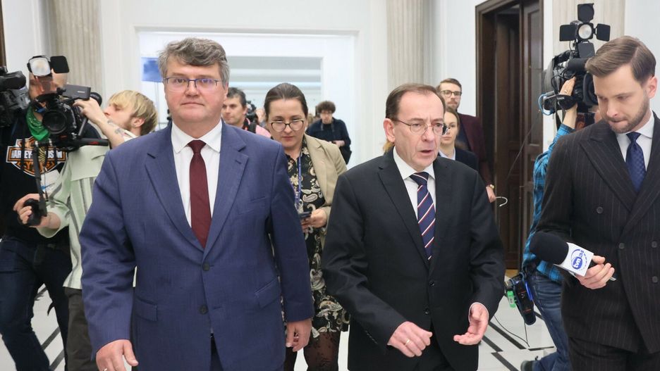 Maciej Wąsik i Mariusz Kamiński w Sejmie. Odpowiadają na pytania o wyrok skazujący  ich w aferze gruntowej