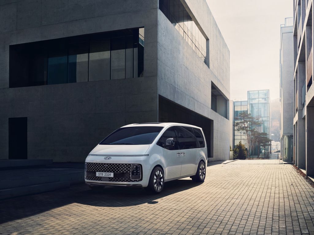 Hyundai Staria HEV 2024