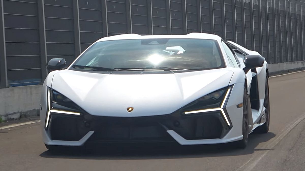 Lamborghini Revuelto uwiecznione na drodze publicznej