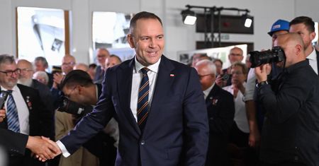"Jest w tym coś kuriozalnego". Komentował kwestię wizyty Nawrockiego