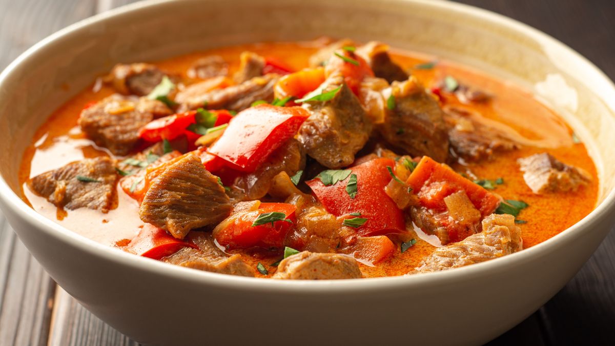 Kociołek pasterki z mięsem i warzywami