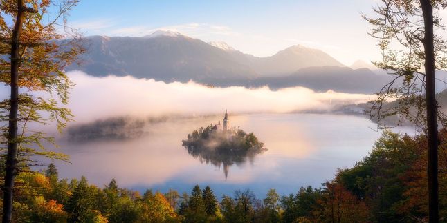 "Autumn View" Pierwsza 10 w kat. Open Nature / Landscapes. Wisp Bled Island znajduje się na środku jeziora Bled w Słowenii.