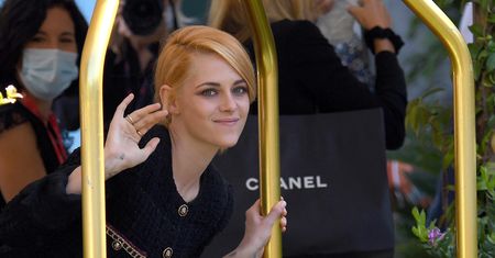 Kristen Stewart zapomniała spodni? Tak pojawiła się przed fotoreporterami w Wenecji