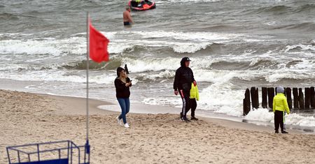 Gdzie można się kąpać w Bałtyku? Są czerwone flagi